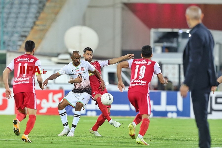   دیدار تیم های فوتبال پرسپولیس و مس رفسنجان