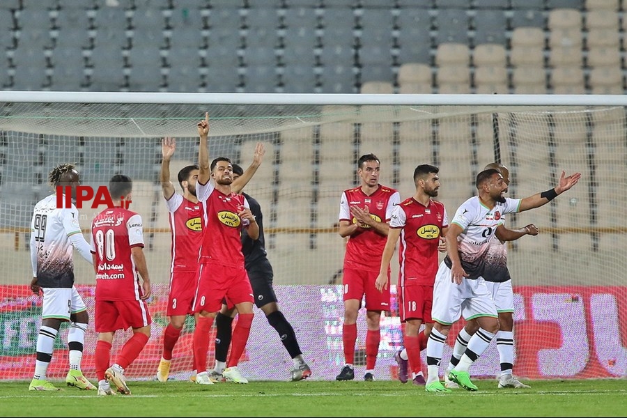   دیدار تیم های فوتبال پرسپولیس و مس رفسنجان