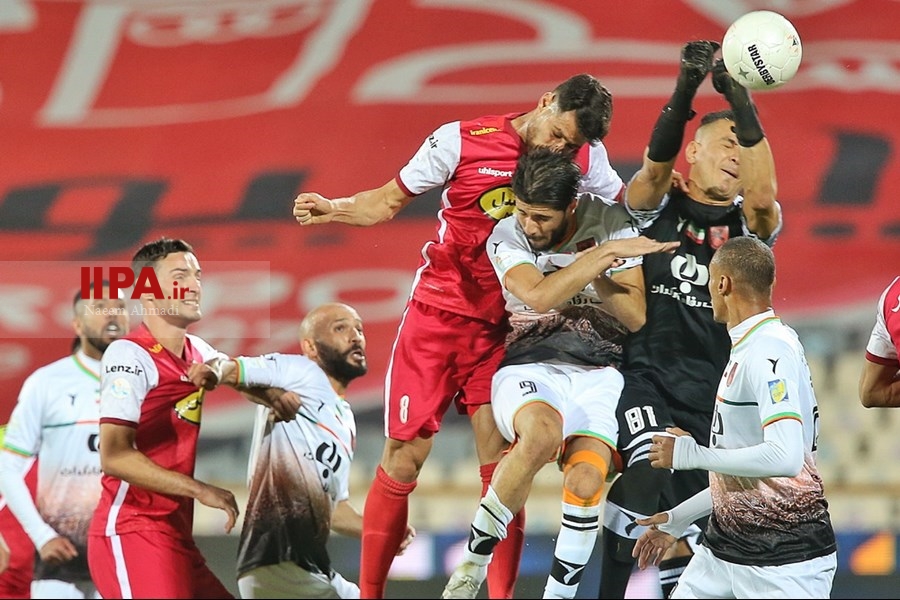   دیدار تیم های فوتبال پرسپولیس و مس رفسنجان