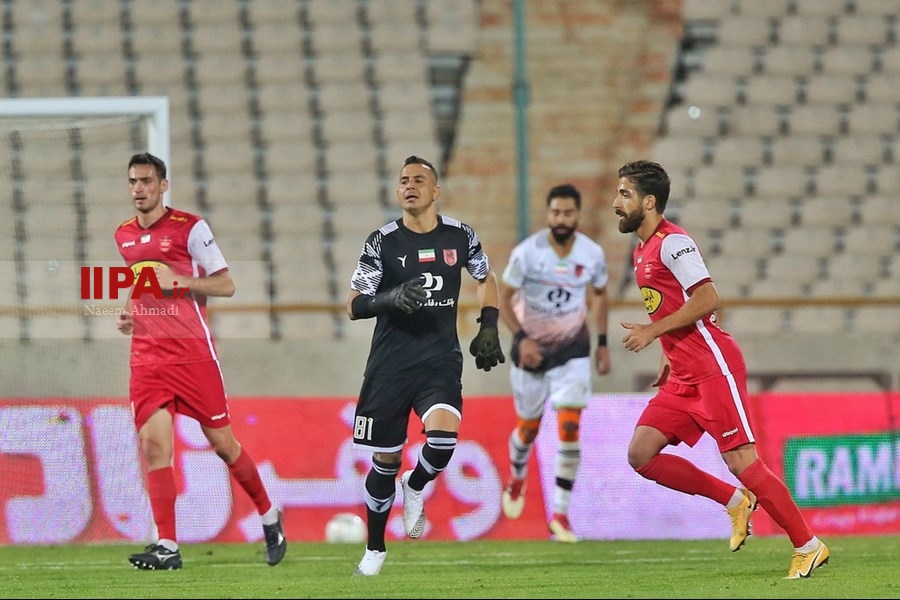   دیدار تیم های فوتبال پرسپولیس و مس رفسنجان
