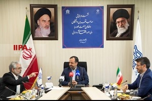 نشست هم اندیشی صاحبنظران دانشگاهی و فعالین صنعت خودرو با وزیر اقتصاد