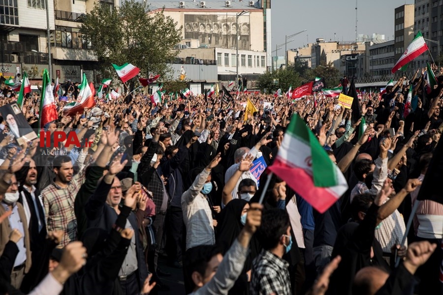   راهپیمایی مردم تهران در محکومیت حمله تروریستی شیراز 