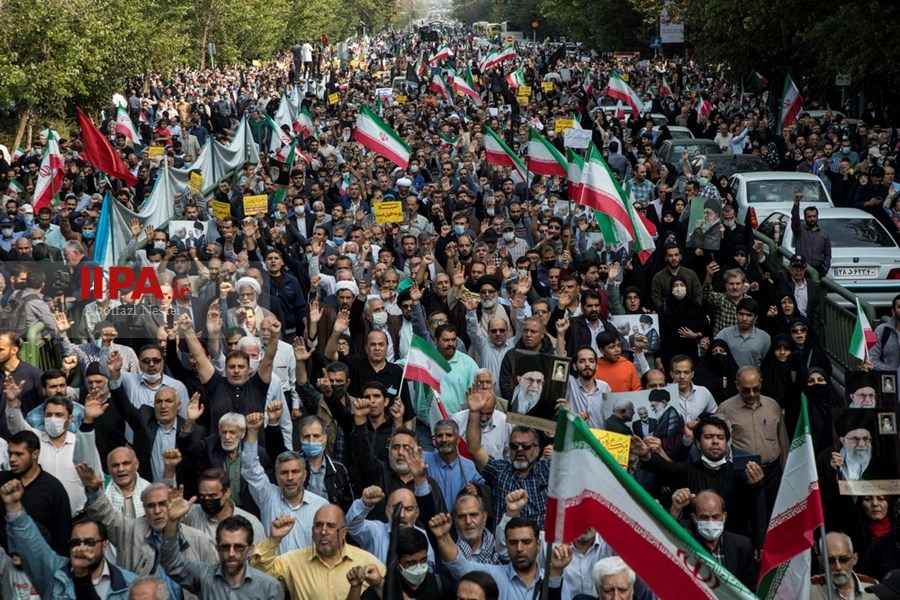   راهپیمایی مردم تهران در محکومیت حمله تروریستی شیراز 