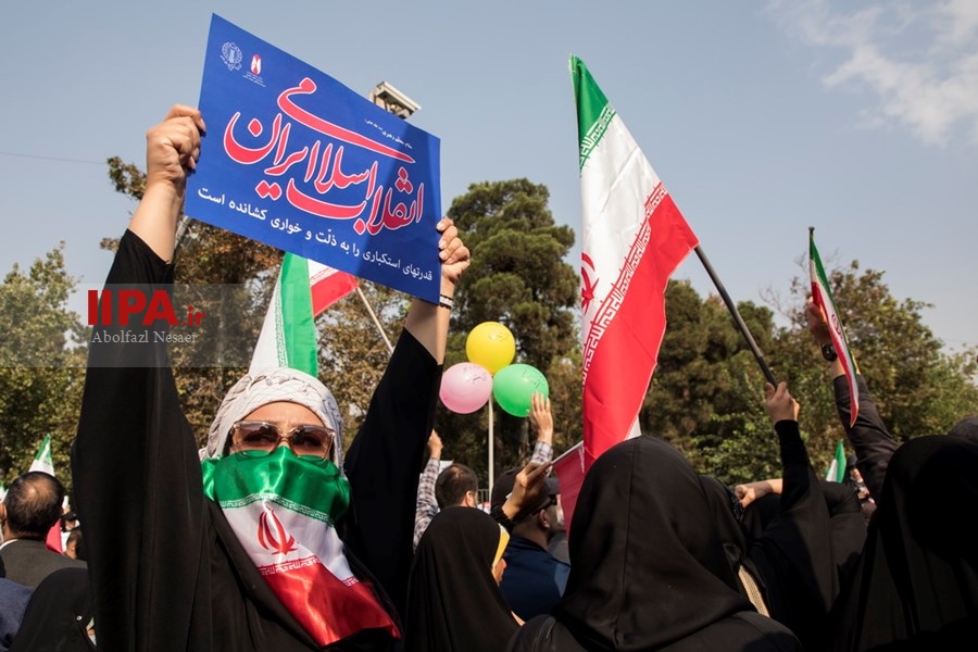   راهپیمایی مردم تهران در محکومیت حمله تروریستی شیراز 
