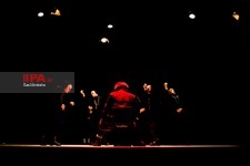   نمایش  فرزند یک خنیاگرم