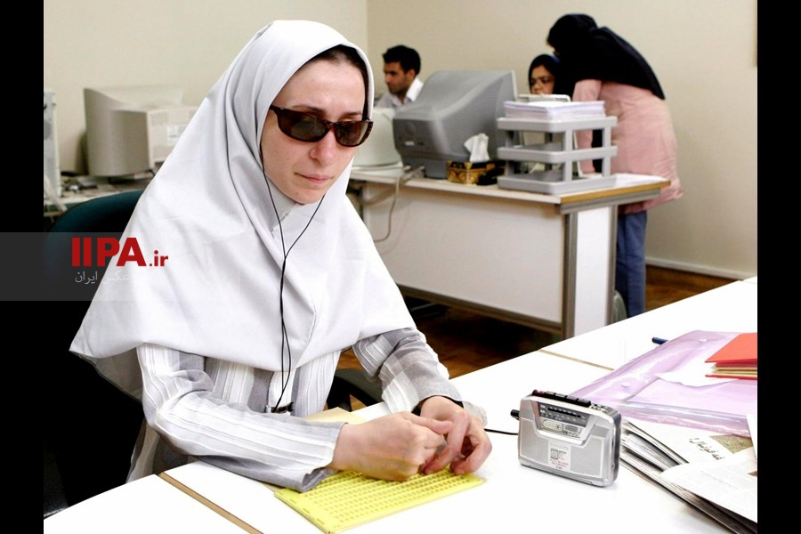   تحریریه روزنامه"ایران سپید" ویژه نابینایان در  دهه هفتاد 