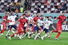   دیدار تیم های فوتبال ایران و انگلیس