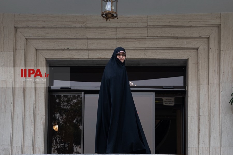   اعضای هیأت دولت در جمع خبرنگاران