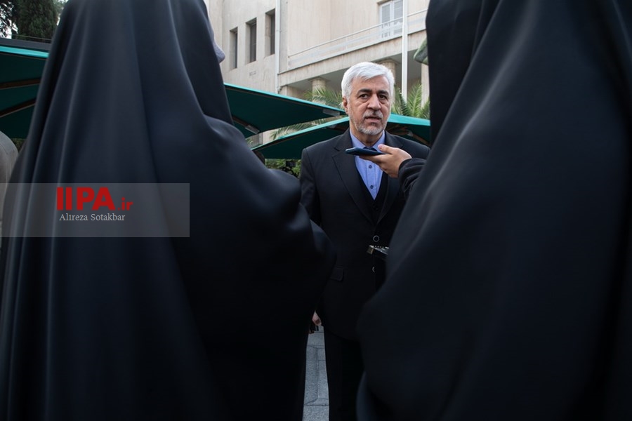   اعضای هیأت دولت در جمع خبرنگاران