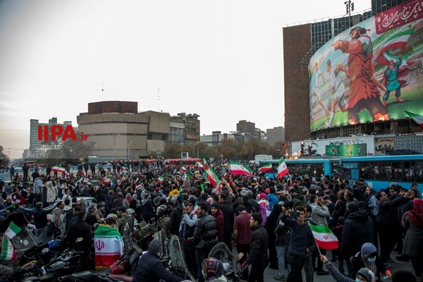 شادی مردم تهران پس از برد تیم ملی مقابل ولز در جام جهانی