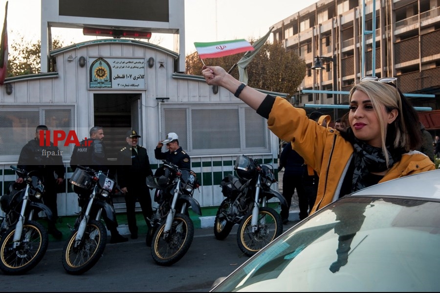   شادی مردم تهران پس از برد تیم ملی مقابل ولز در جام جهانی 