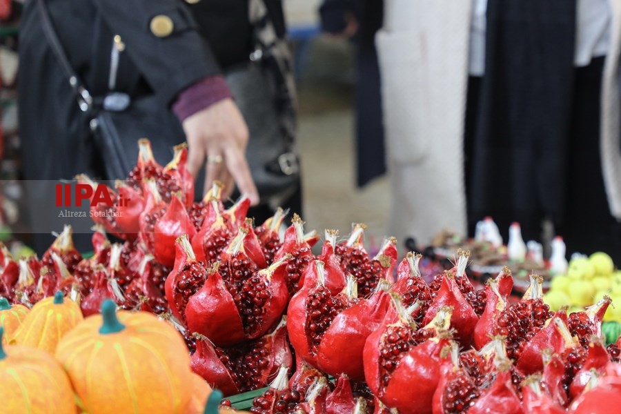   بازار گل تهران در آستانه شب یلدا 