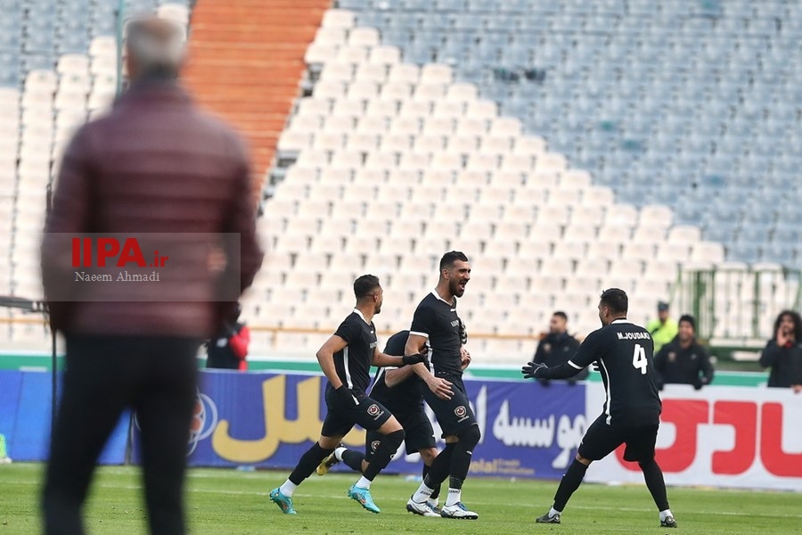   دیدار تیم های فوتبال پرسپولیس و ون پارس
