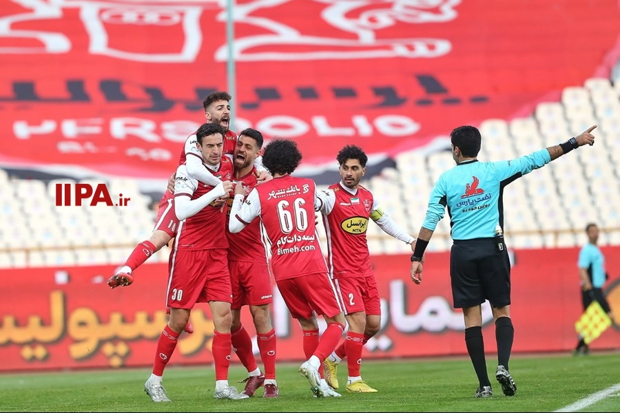   دیدار تیم های فوتبال پرسپولیس و ون پارس