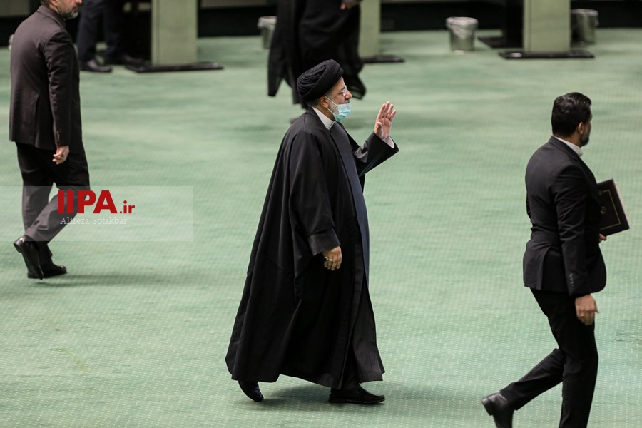   حضور رییس جمهور در مجلس برای تقدیم لایحه بودجه ۱۴۰۲