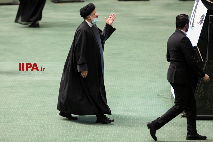   حضور رییس جمهور در مجلس برای تقدیم لایحه بودجه ۱۴۰۲