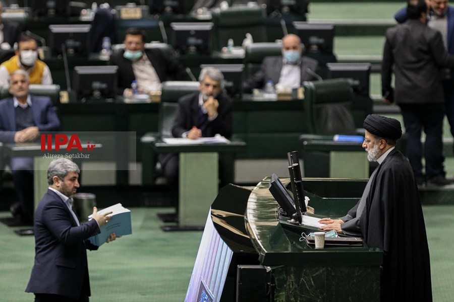  حضور رییس جمهور در مجلس برای تقدیم لایحه بودجه ۱۴۰۲