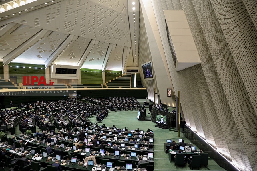   حضور رییس جمهور در مجلس برای تقدیم لایحه بودجه ۱۴۰۲