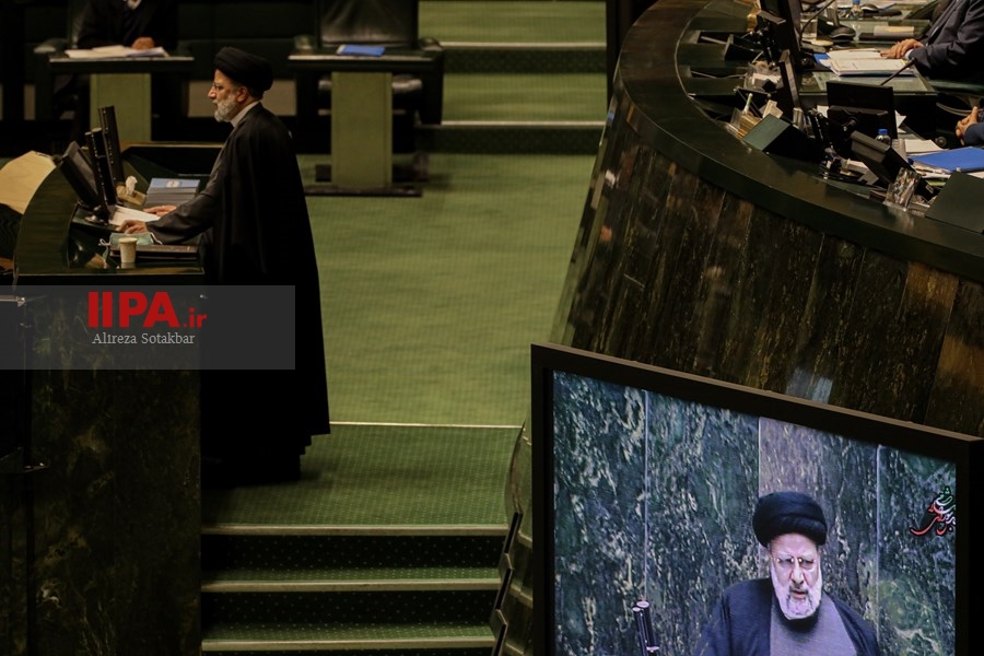   حضور رییس جمهور در مجلس برای تقدیم لایحه بودجه ۱۴۰۲