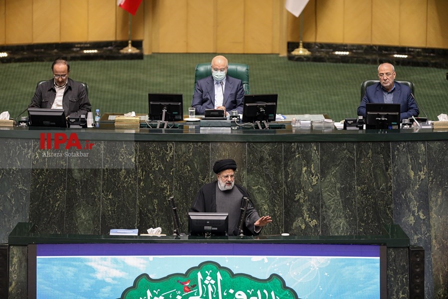   حضور رییس جمهور در مجلس برای تقدیم لایحه بودجه ۱۴۰۲