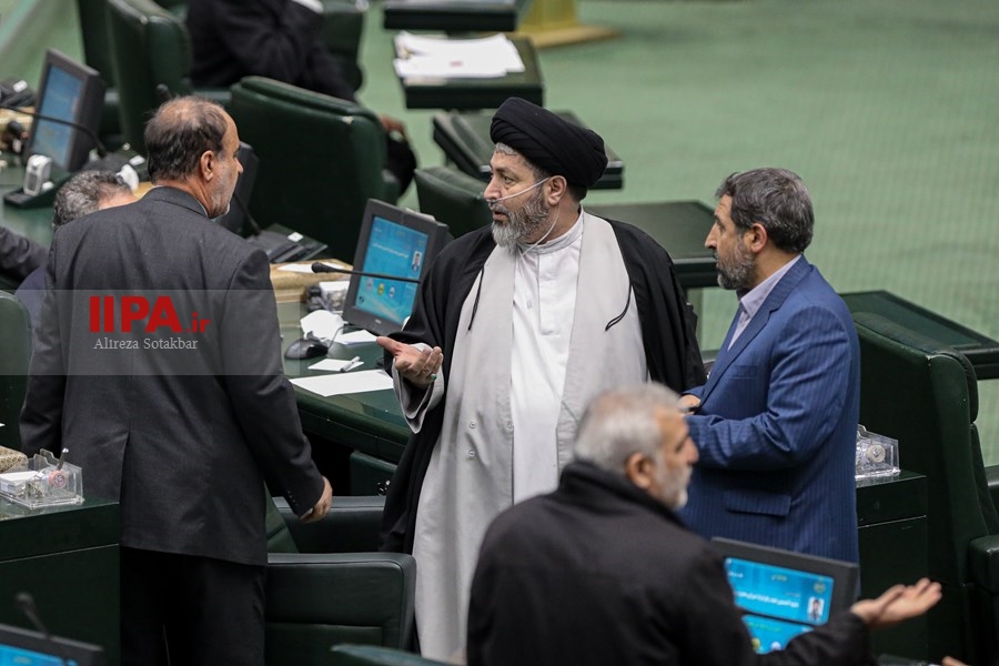   حضور رییس جمهور در مجلس برای تقدیم لایحه بودجه ۱۴۰۲