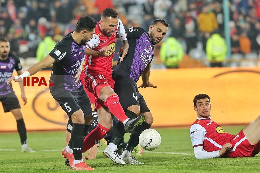   دیدار دو تیم  پرسپولیس و هوادار 