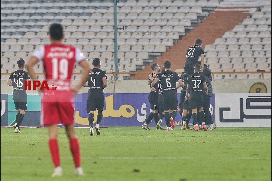   دیدار دو تیم  پرسپولیس و هوادار 