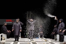  نمایش همه چیز می‌گذرد، تو نمی‌گذری