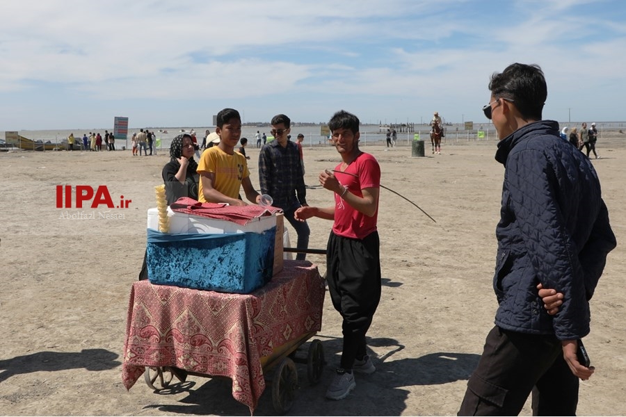   گردشگران نوروزی در بندر ترکمن 