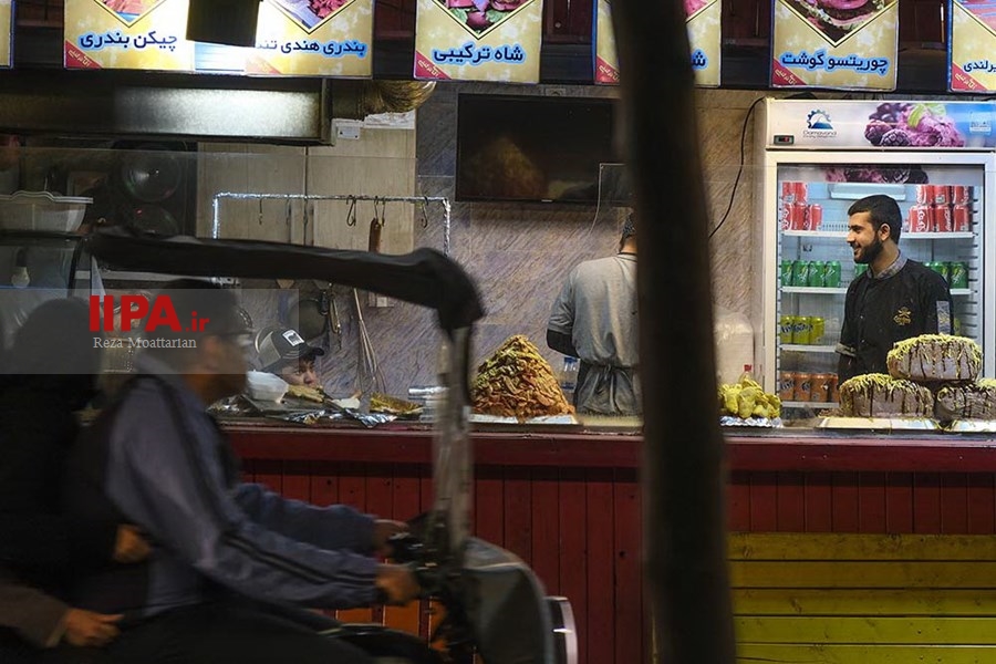   خیابان سی تیر درشب های ماه مبارک رمضان 