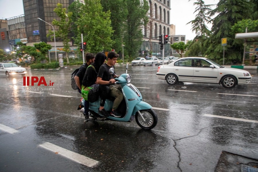   بارش باران بهاری در تهران