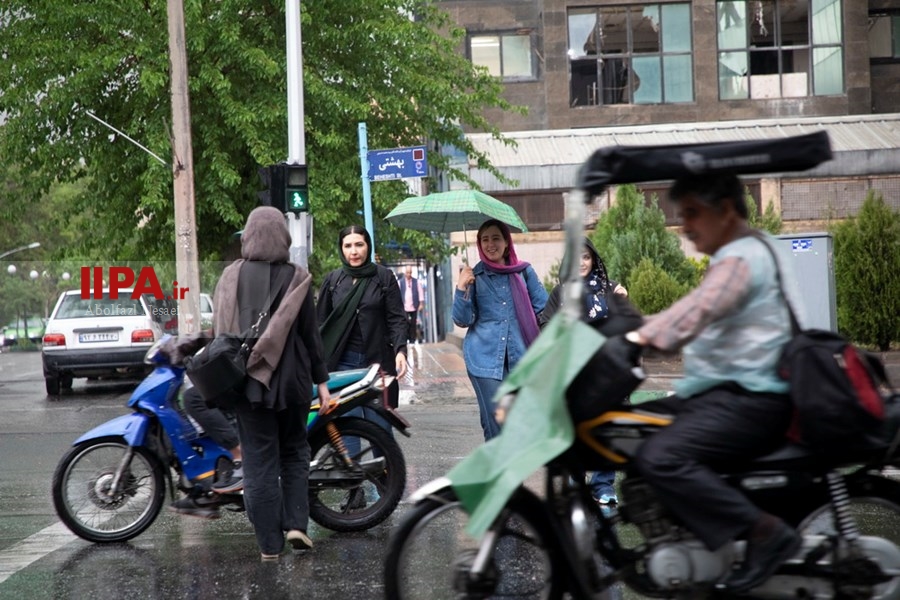   بارش باران بهاری در تهران