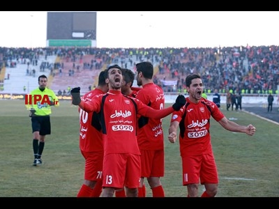 دیدار  دو تیم پرسپولیس  تهران و پدیده مشهد