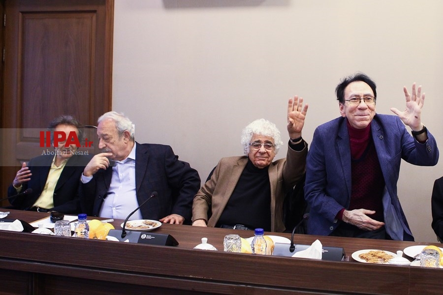   دیدار هنرمندان با وزیر ارشاد 