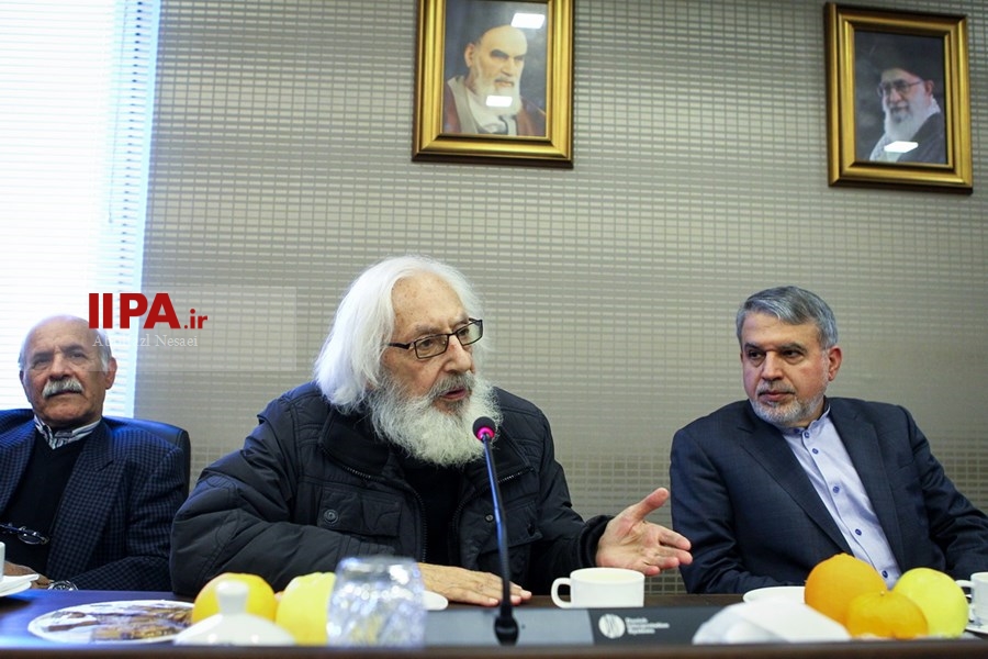   دیدار هنرمندان با وزیر ارشاد 