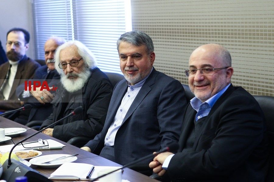   دیدار هنرمندان با وزیر ارشاد 