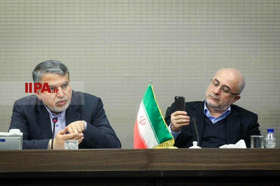   دیدار هنرمندان با وزیر ارشاد 