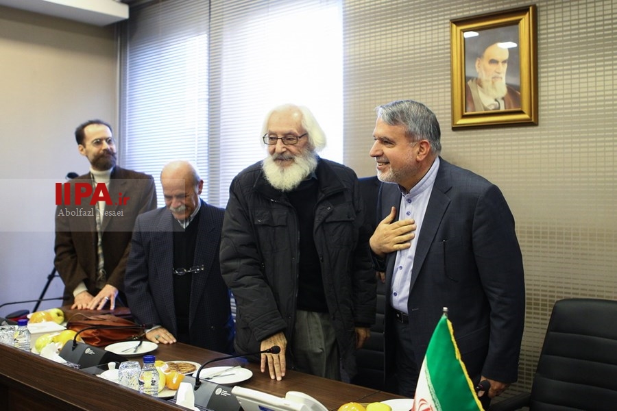   دیدار هنرمندان با وزیر ارشاد 