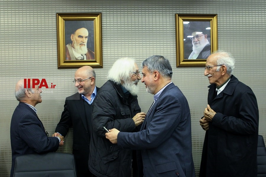   دیدار هنرمندان با وزیر ارشاد 