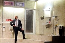   نمایش کلاغ