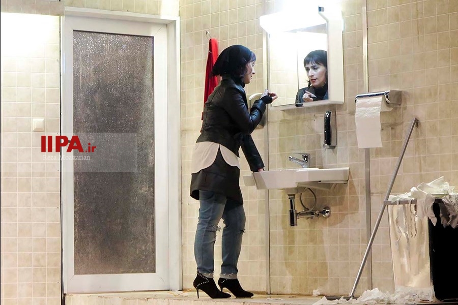   نمایش کلاغ