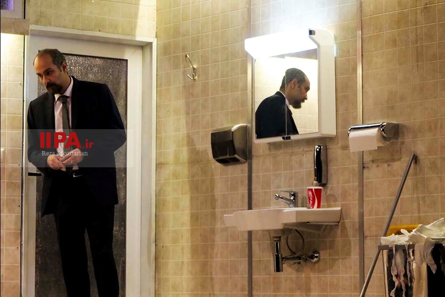   نمایش کلاغ