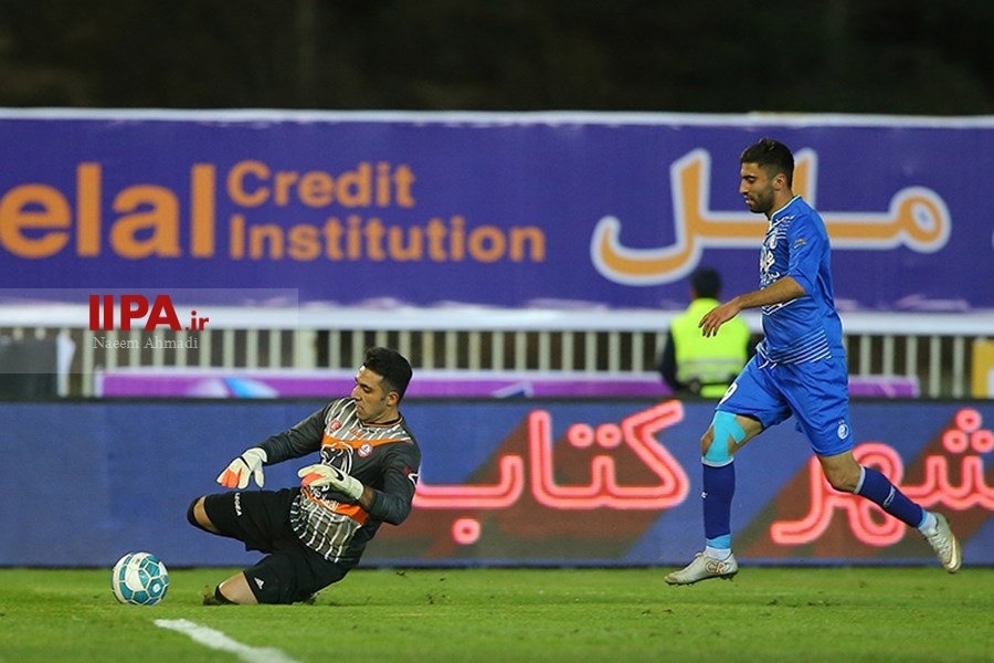    دیدار تیم های استقلال و نفت تهران