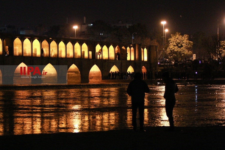   آب به زاینده رود رسید.