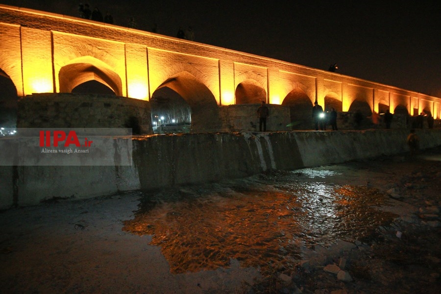   آب به زاینده رود رسید.