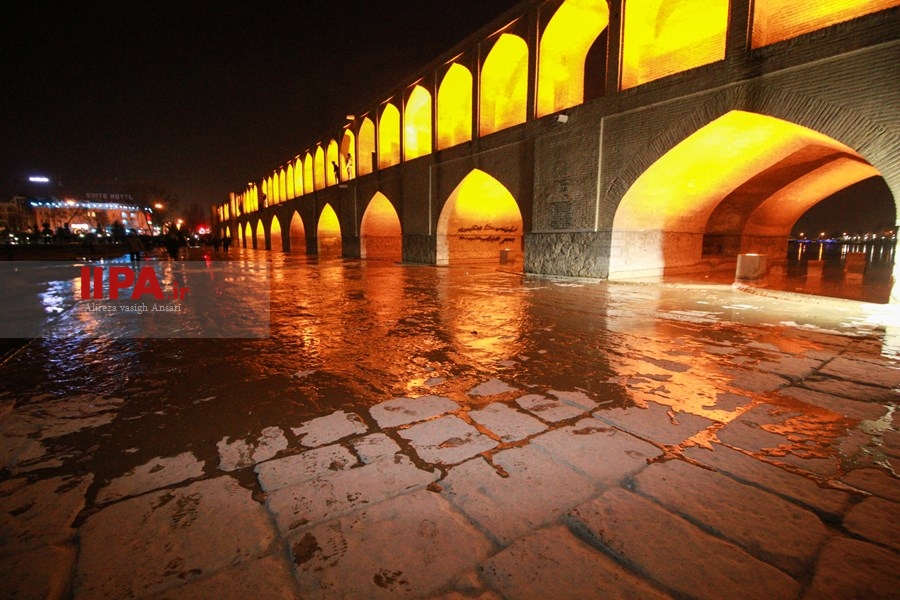  آب به زاینده رود رسید.