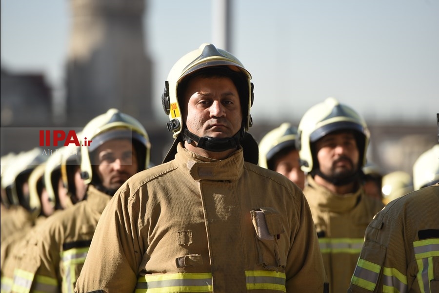   تشییع پیکر شهدای آتش‌نشان حادثه پلاسکو-1