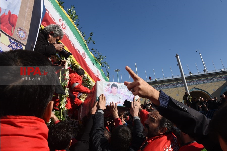  تشییع پیکر شهدای آتش‌نشان حادثه پلاسکو-1