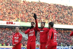 دیدار تیم های فوتبال پرسپولیس و تراکتورسازی