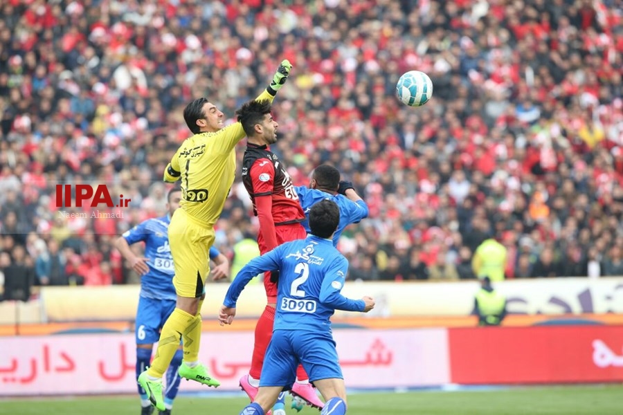   هفته بیست و یکم لیگ برتر/دیدار تیمهای استقلال و پرسپولیس (1)